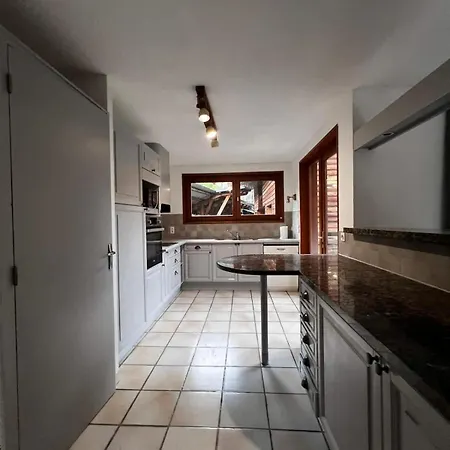 Large - Walkable To - Flexible Beds Casa vacanze