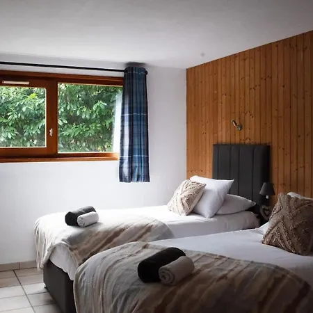 Large - Walkable To - Flexible Beds